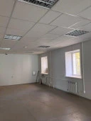 Здание, 2-этажное, общ.пл. 524,2 кв. м., неотделимые улучшения: охранная система, пожарная сигнализация, система видеонаблюдения, право аренды на земельный участок 1133 кв. м: Республика Коми, г. Печора, ул. Свободы, д. 3, 2-этажное здание